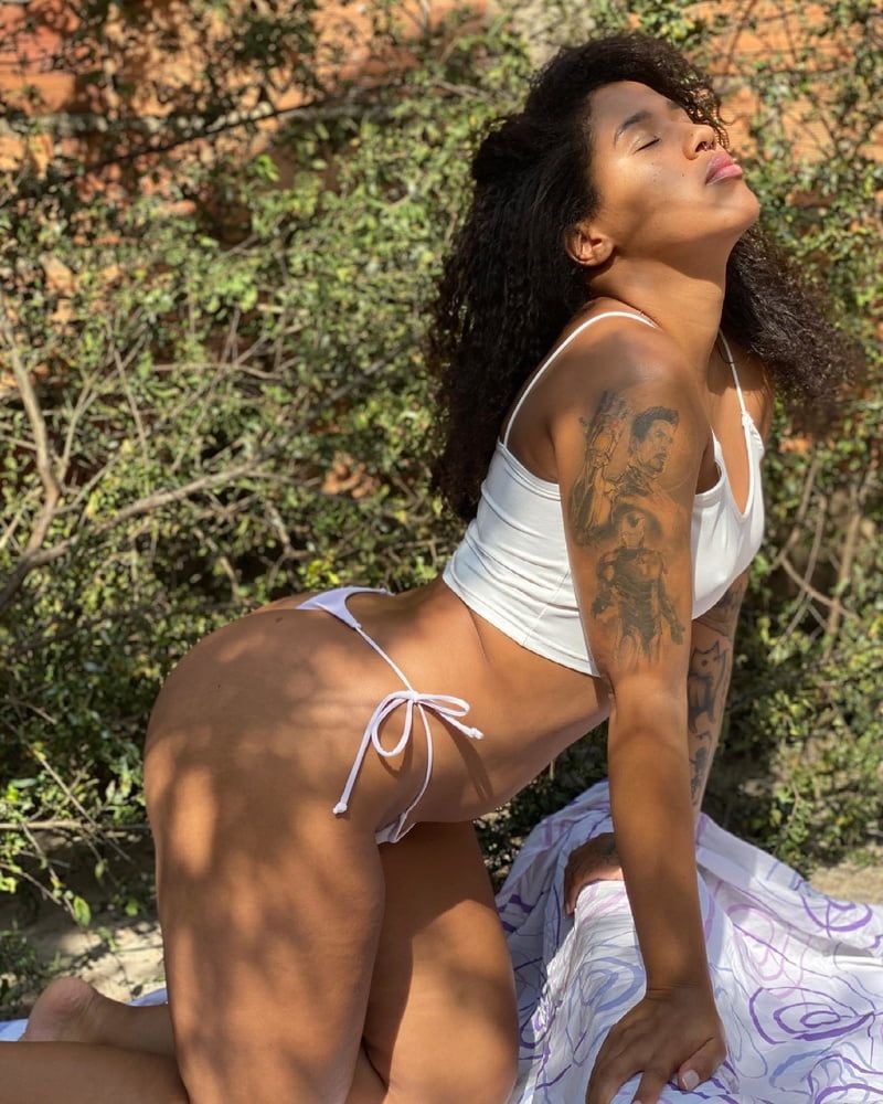 Camila mineira Casada safada exibindo seus Nudes  #2