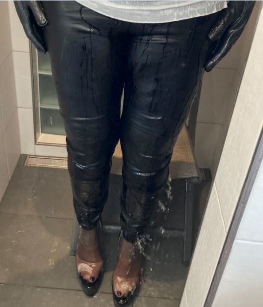 Leggings, Boots and Masturbation in Shower #14