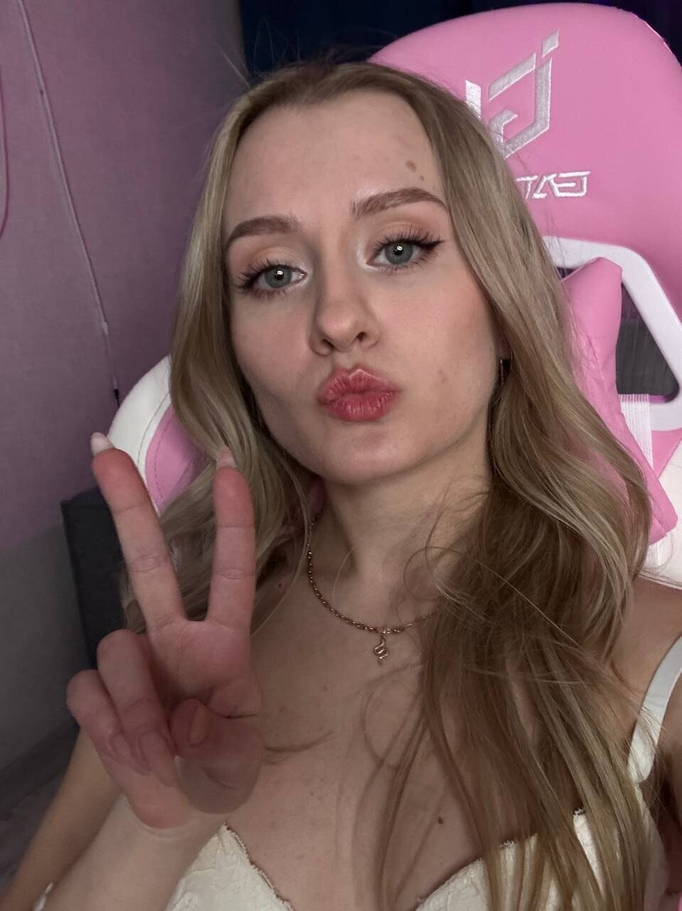 Rebecca Free Photos #11