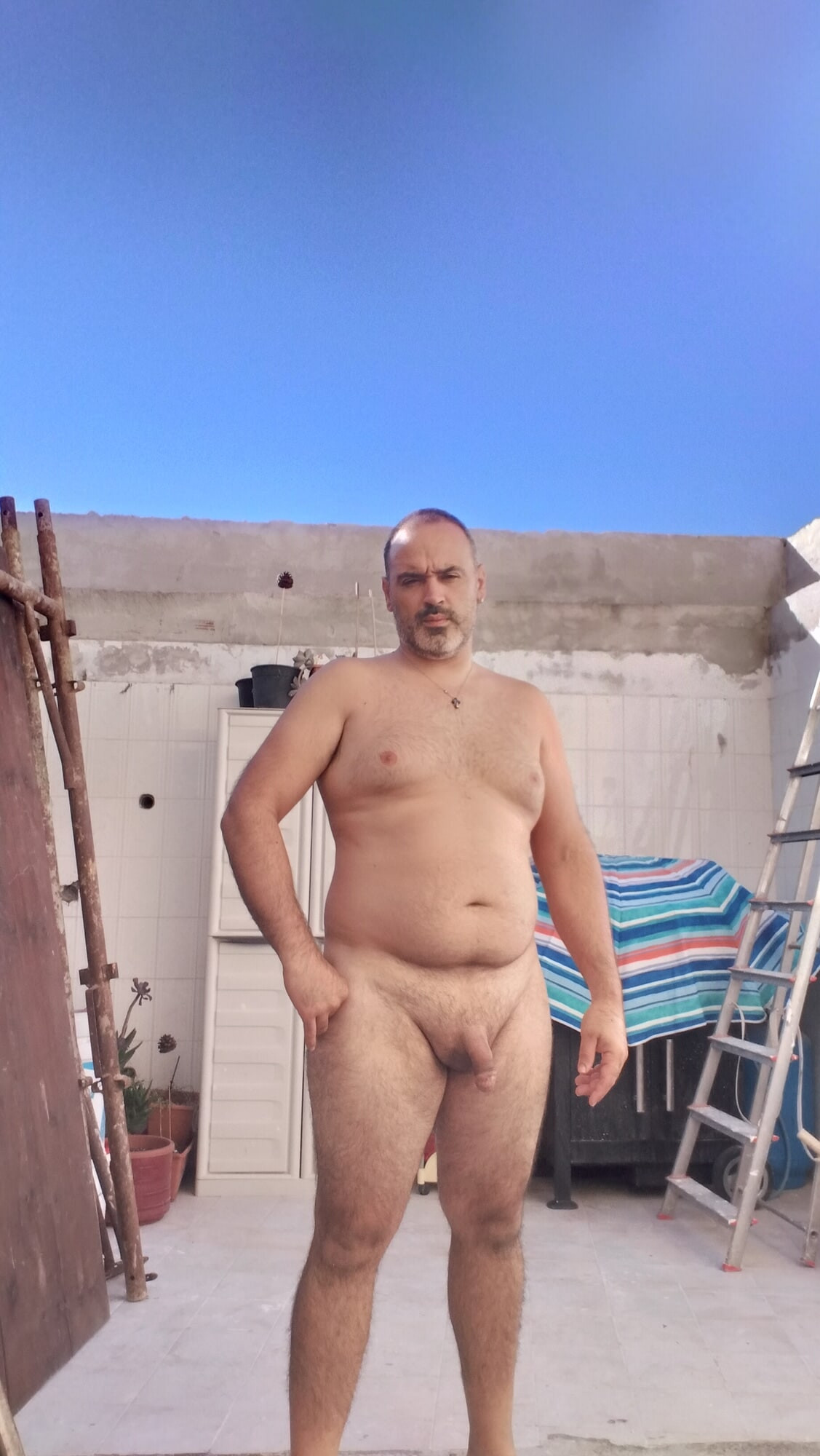 Ragazzo nudo 