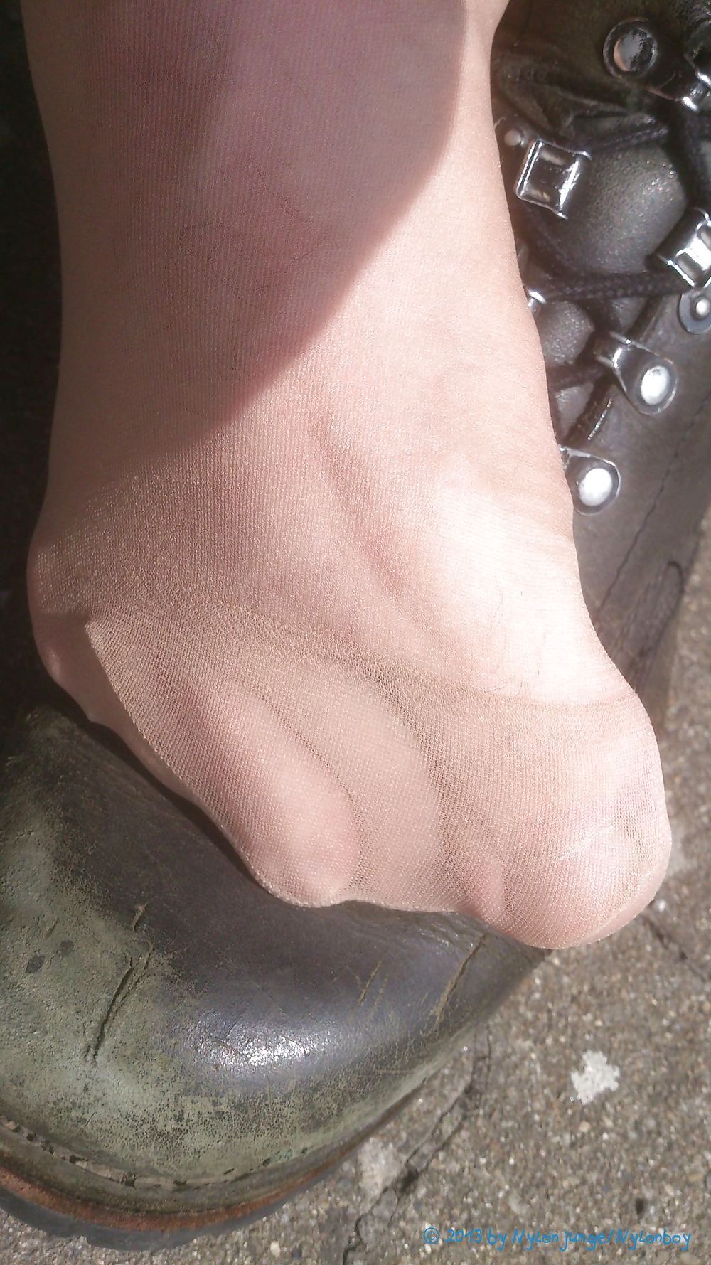 Cum on my Nylonfoot #3