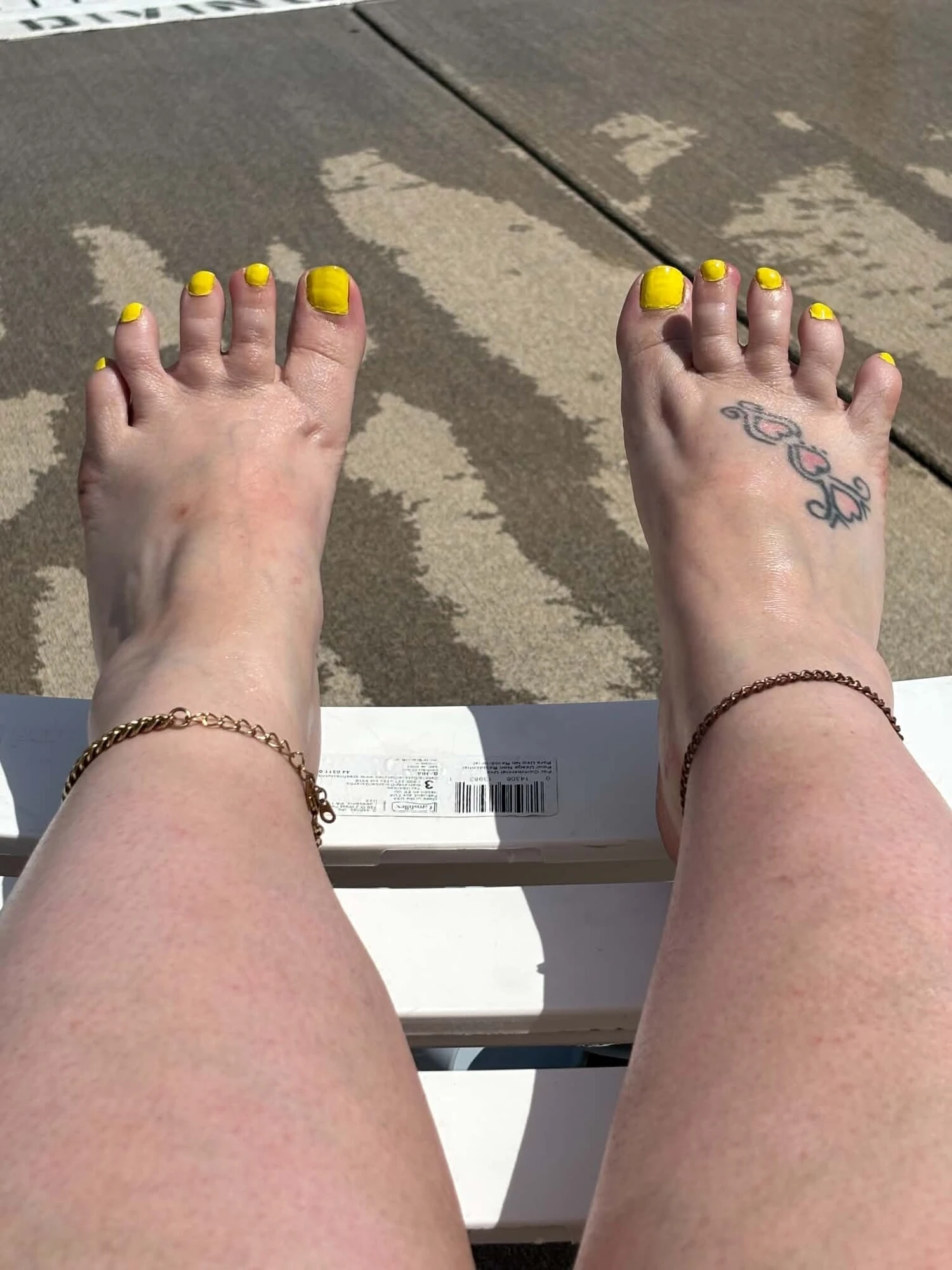 Cute yellow toes 