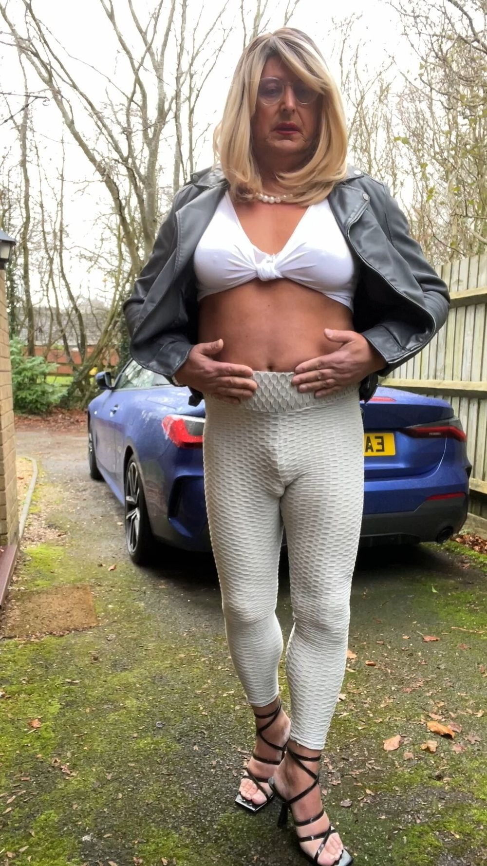 Amateur crossdresser Kellycd2022 sexy milf in leggings  #3