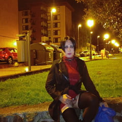 Część 3 grudnia - Sissy Taniax w czerwonym i różowym stroju