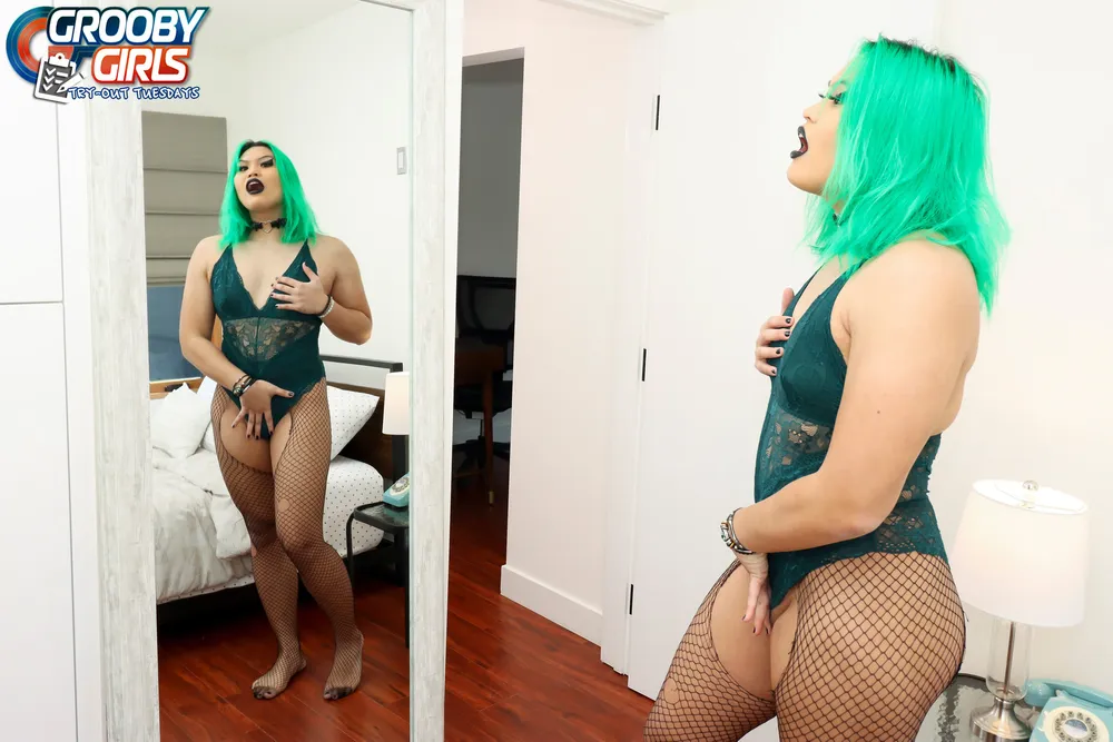 GROOBYGIRLS: First Timer Genesis Green #2