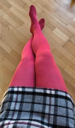 red pantyhose         