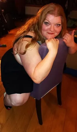 bbw wife miss lizz posing in her new peeptoe heels         