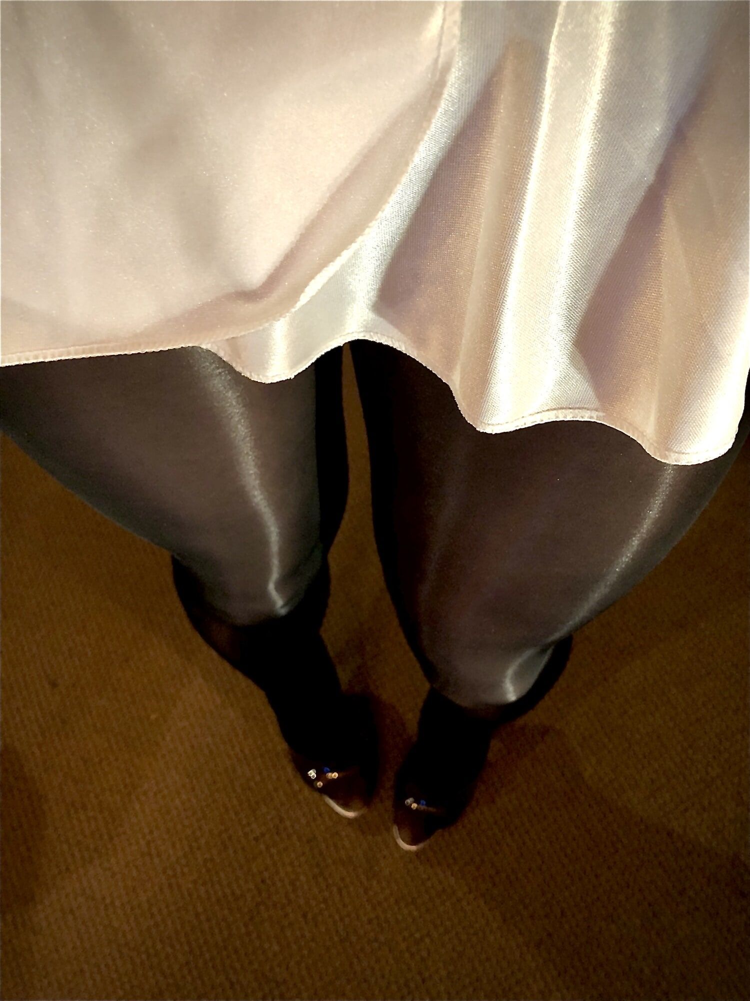 Moments of shiny legs, glossy tights and high heels, #6