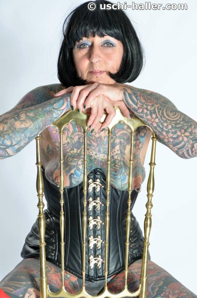 Photo shoot with full body tattooed MILF Cleo #34