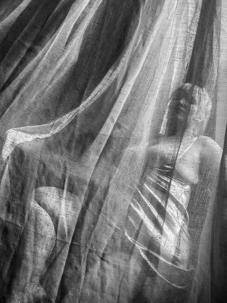 Silhouette in the curtain BBW Naked curves sensual chubby #4