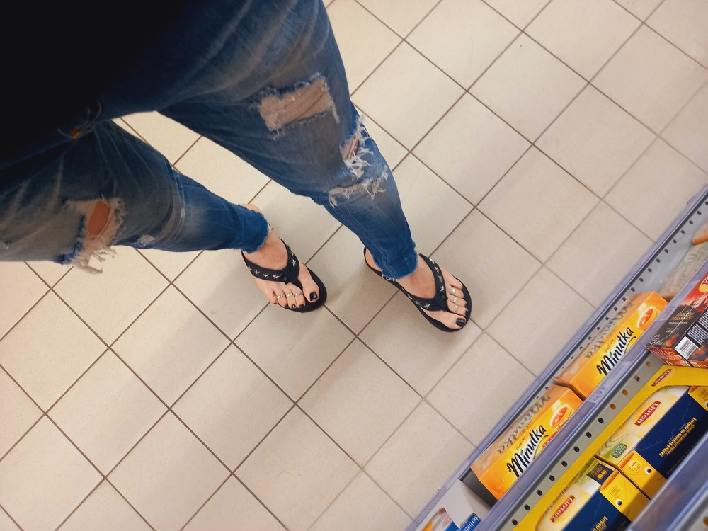 public crossdressing - shopping #3