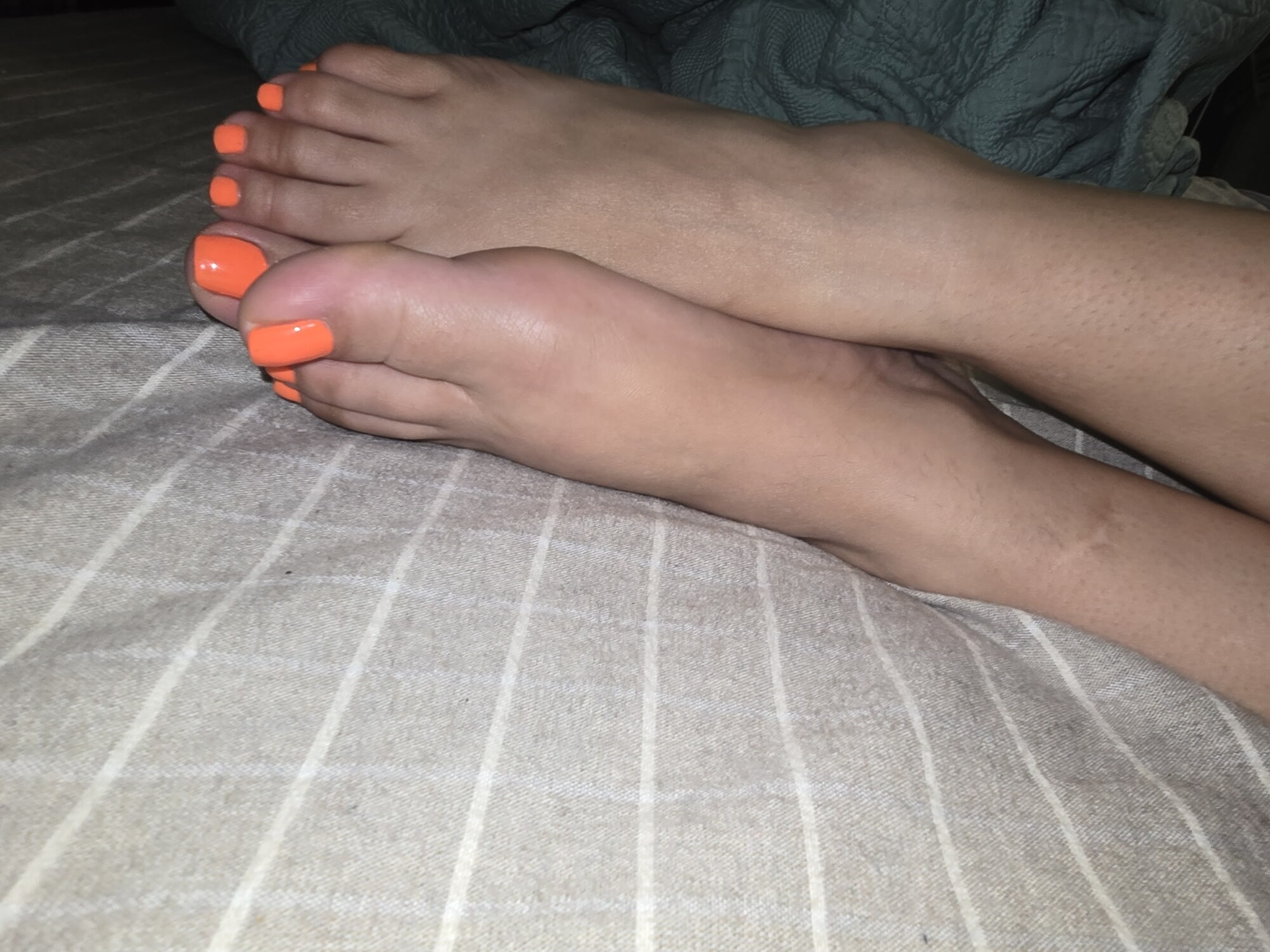 feet and pussy 