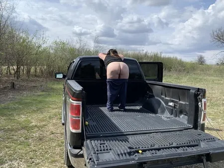 sexy bbw tailgate pussy         