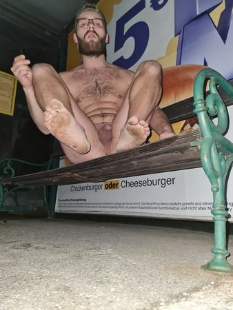 Florian Nikodym zeigt sekwana penisa jej 