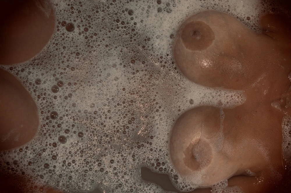 Tina slut bath show feet pussy boobs ass for hard comments #6