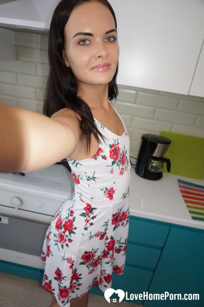 Beauty from the office gets her selfies