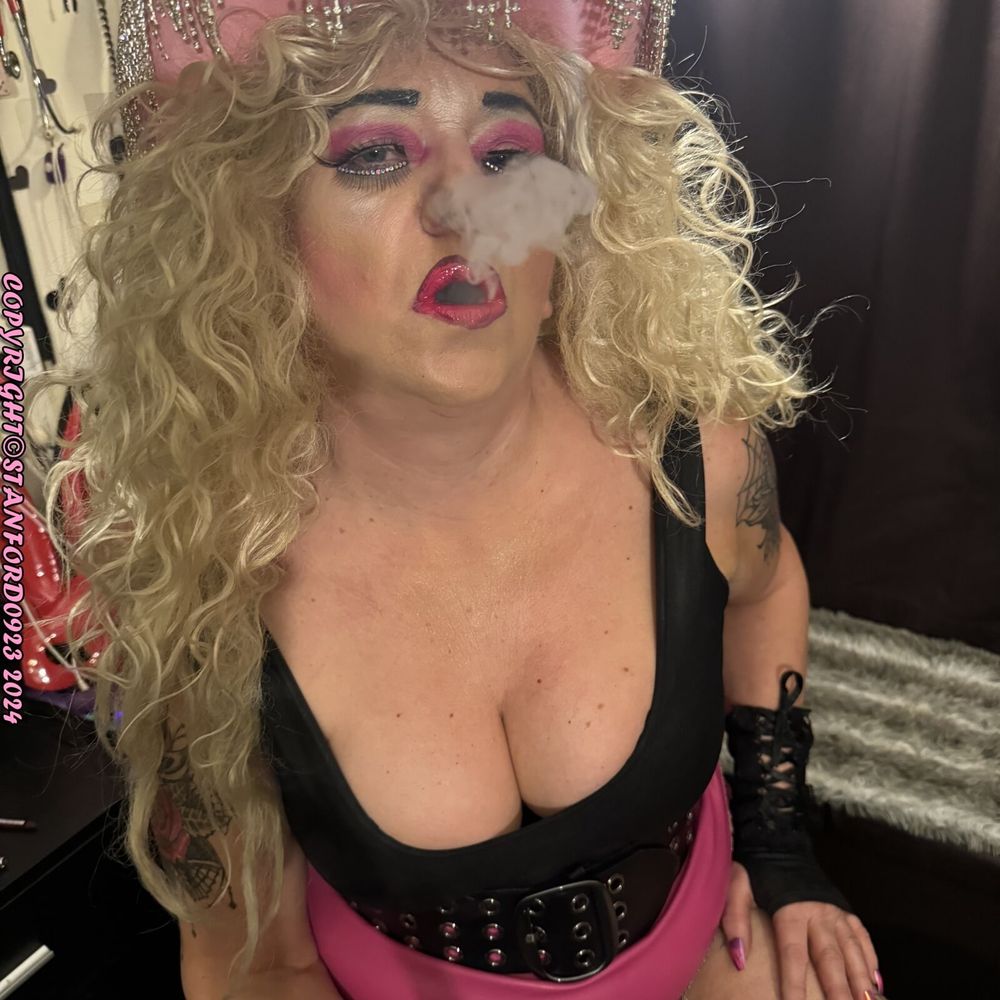 SMOKING GODDESS SHIRLEY #46