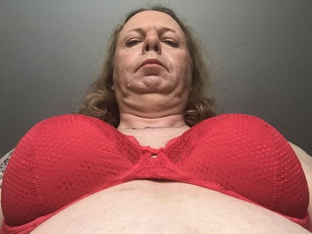 İç çamaşırlı kadın kılıklı