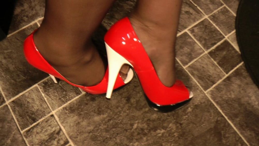 Red - White - Black and 14 centimeters;-) #7