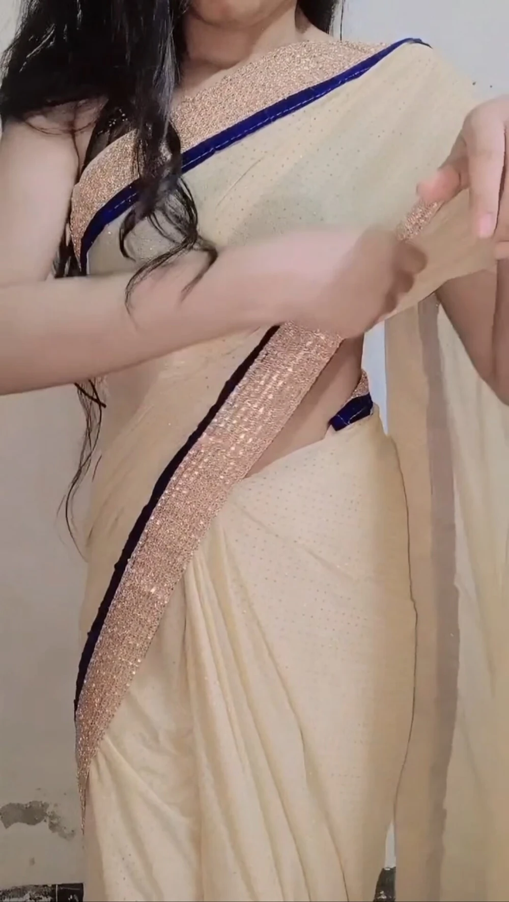 Stunning Saree Beauty – Desi Queen in Spotlight #3