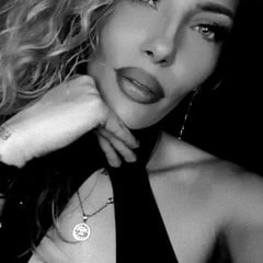 Helloo💋