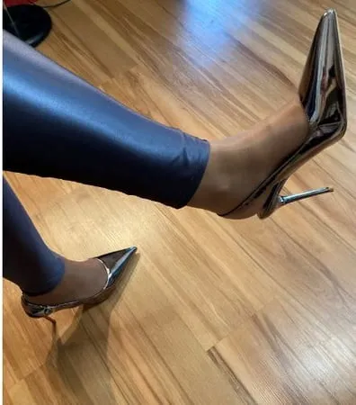 sling pumps and spandex leggings         