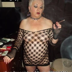 SLUT SHOWS HERSELF 