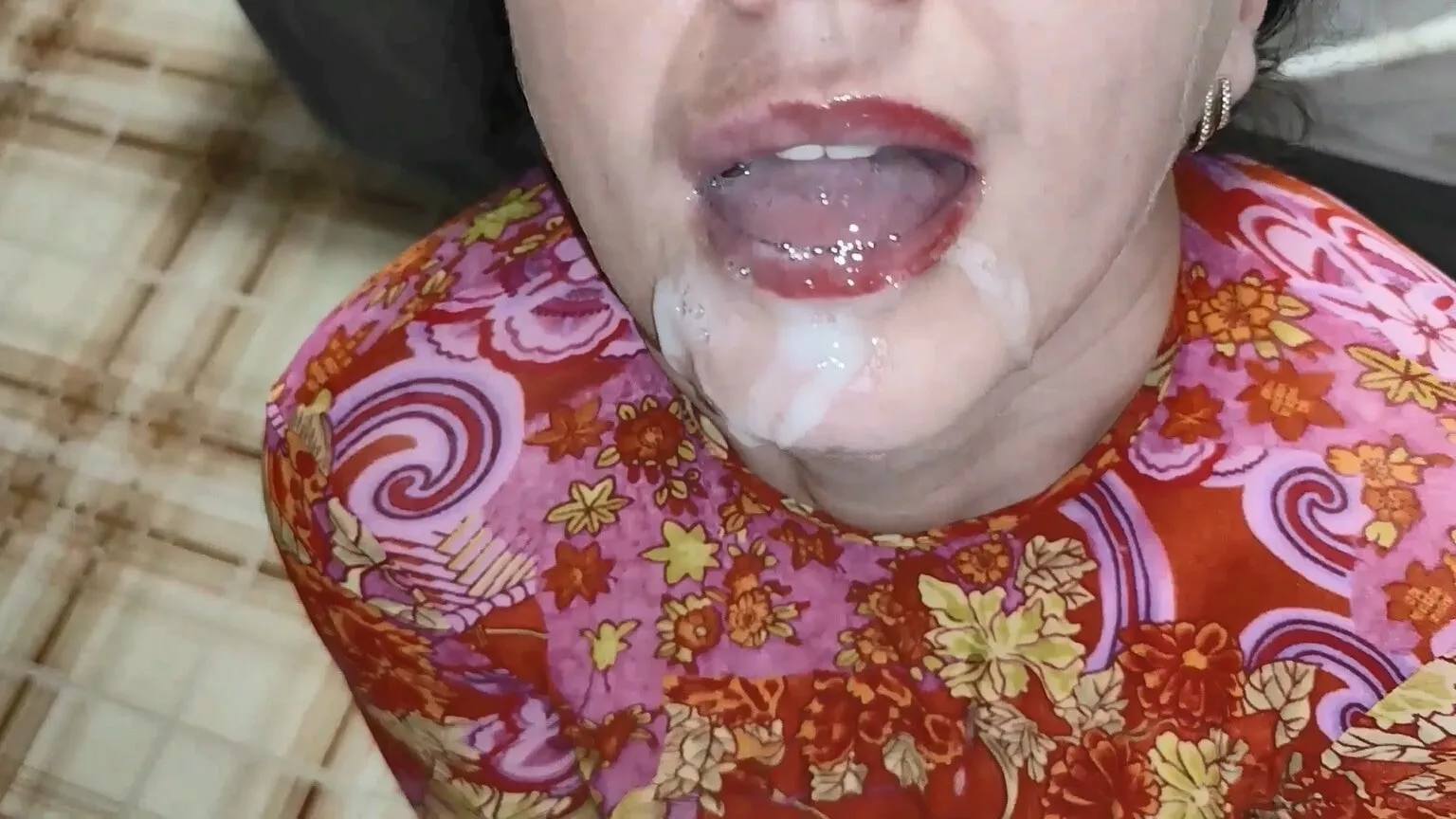  Mature MILF gives Sloppy Blowjob with Lot Cum in Mouth #15