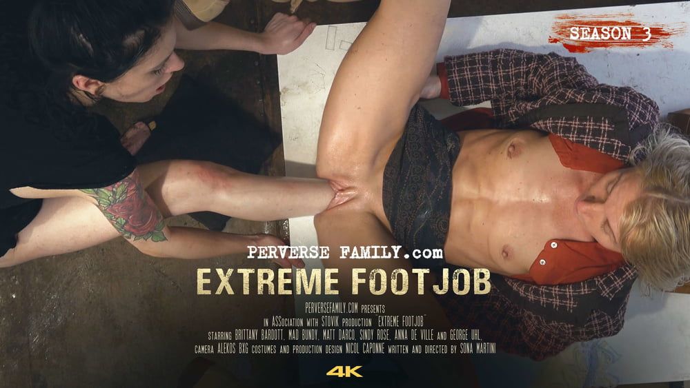 Perverse Family: Extreme Footjob