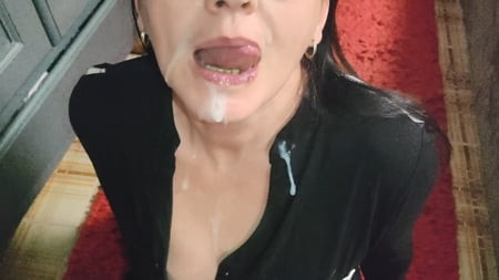 Üvey oğlumun yarağını emdim ve dölünü yuttum...