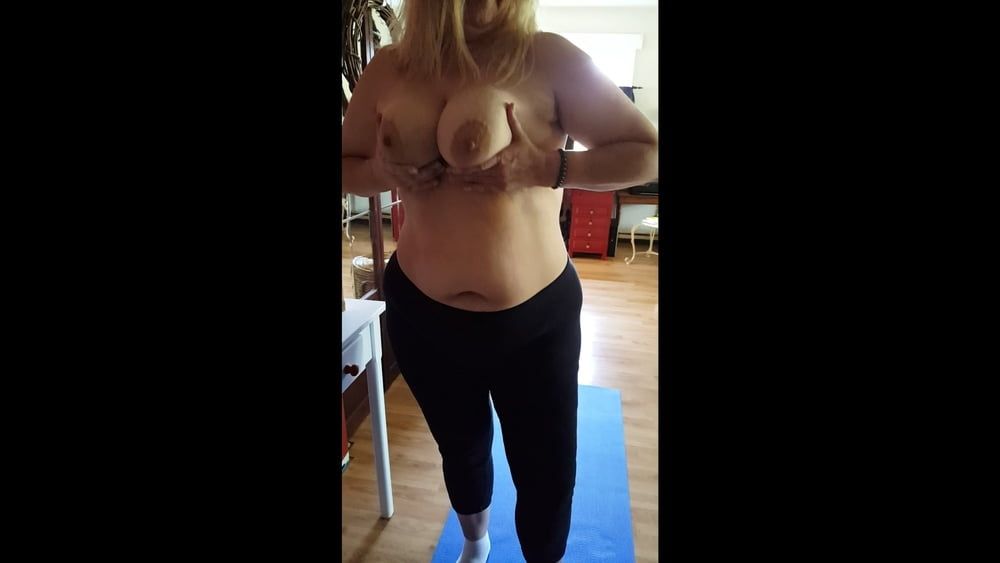 Big tits MILF boobs mature housewife thick hips chubby BBW #43