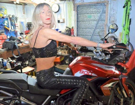     alesssia travestita on triumph tiger         