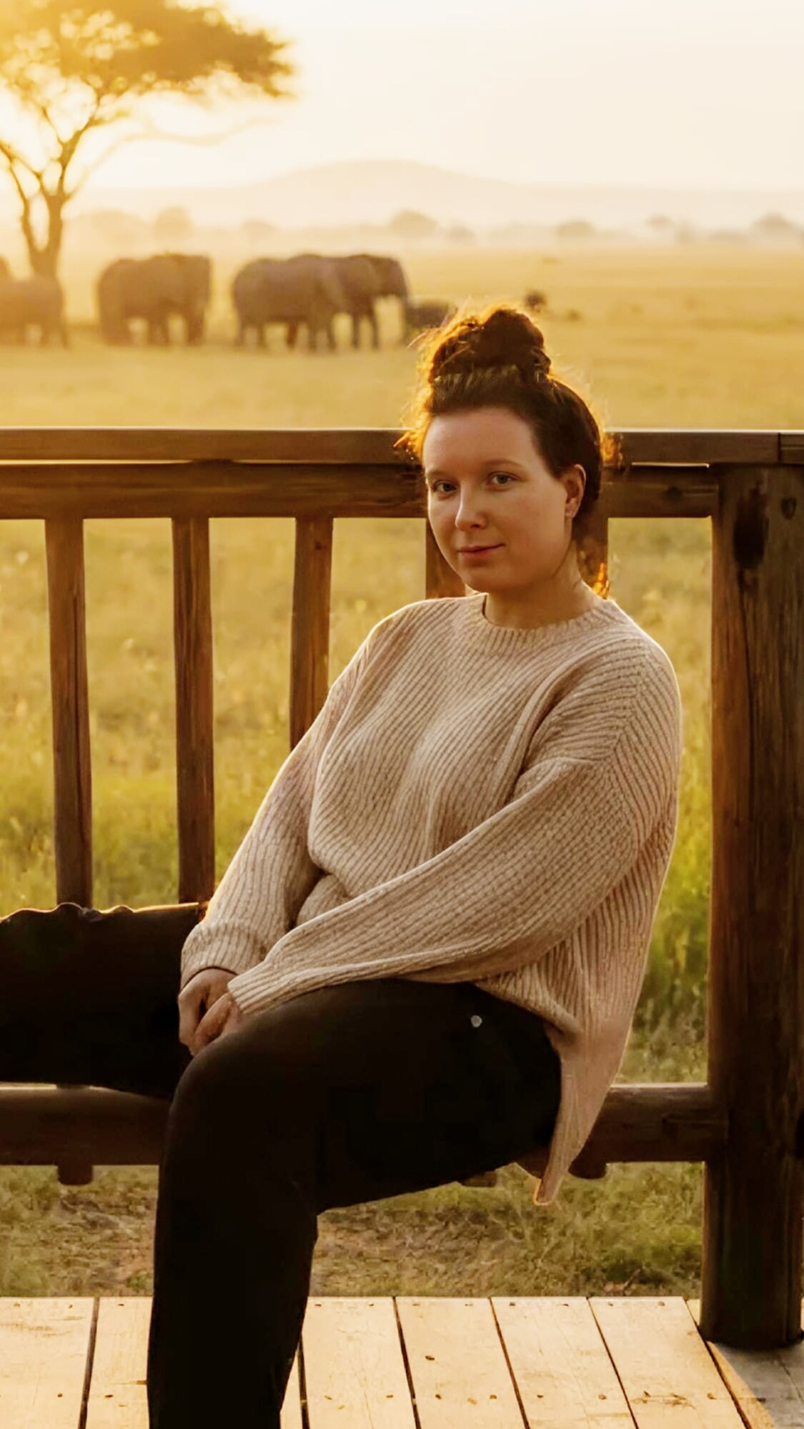 Aku ngentot memekku sendiri pakai sweter cokelat untuk ngentot cewek-cewek!