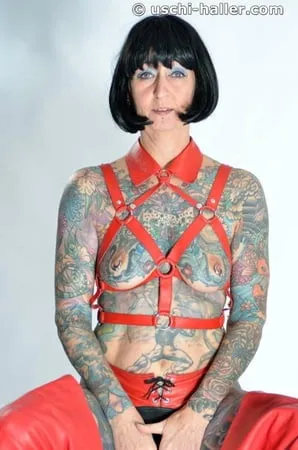 photo shoot with full body tattooed milf cleo         