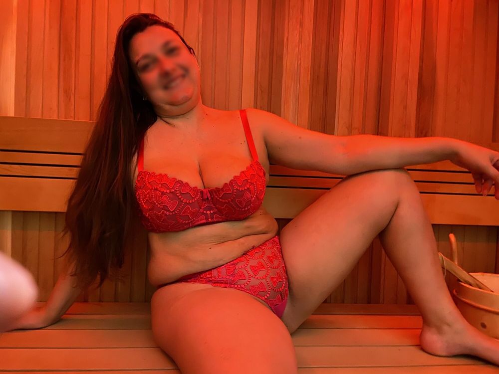 My body in the heat of the sauna #4