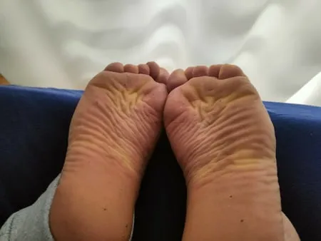 hornychubby feet soles wrinkled barefoot         