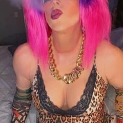 The many looks of Shelly Roberts 