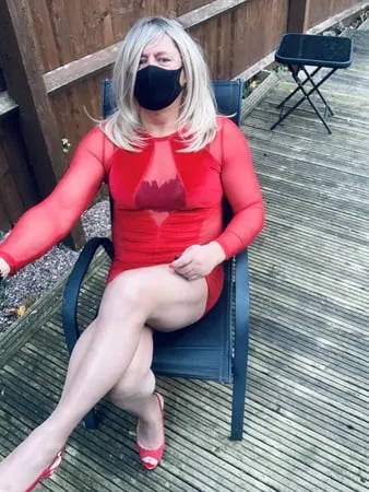 amateur crossdresser kelly cd in red dress         