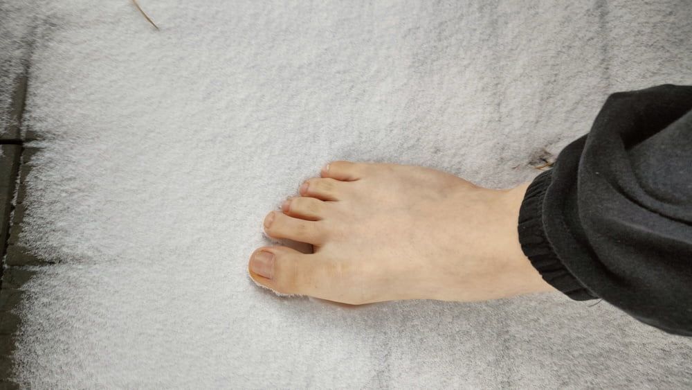 Snow Bare feet And snow bare feet track #2