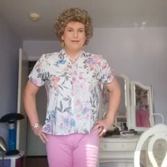 Housewife Vicki!