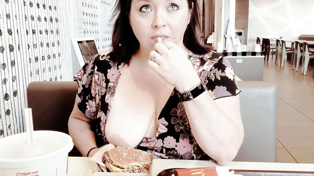 BBW Pussy in Public #34