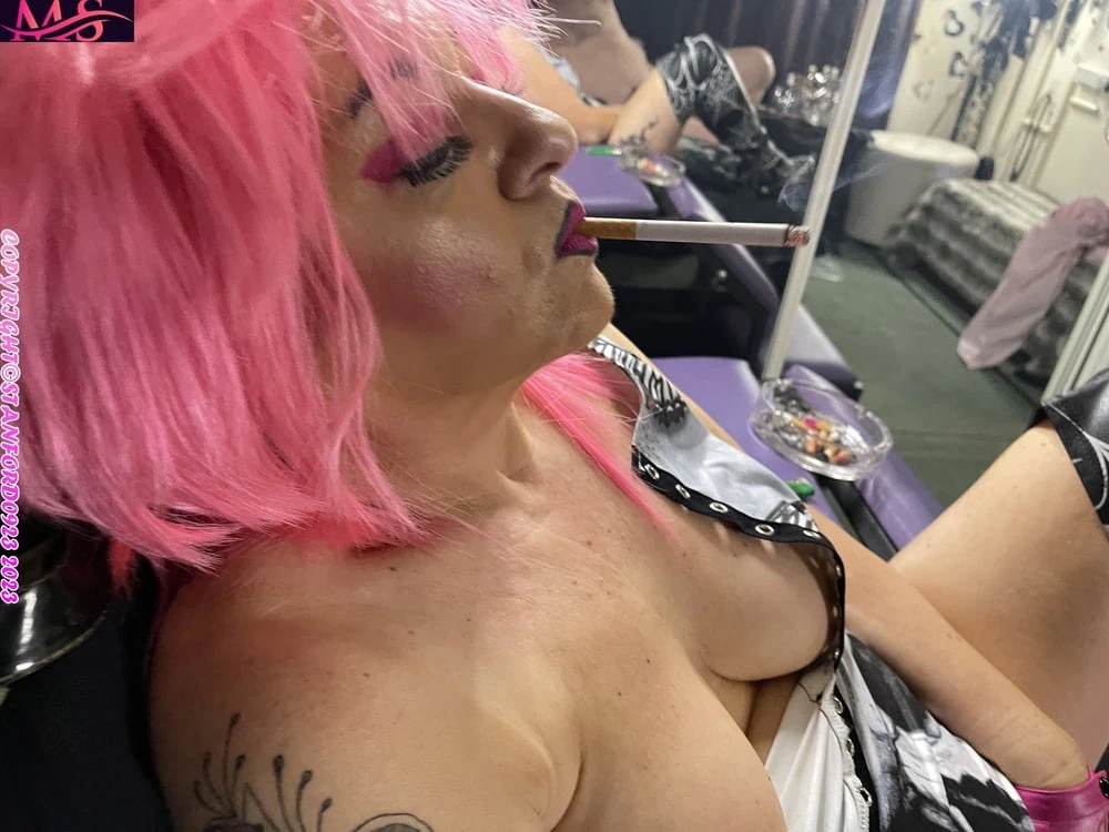 SMOKING BITCH #6
