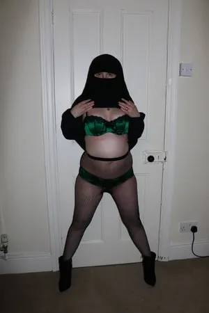 burqa niqab fishnet pantyhose         