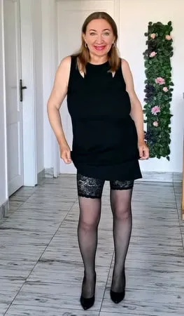 huge natural tits milf in black stckings and high heels         