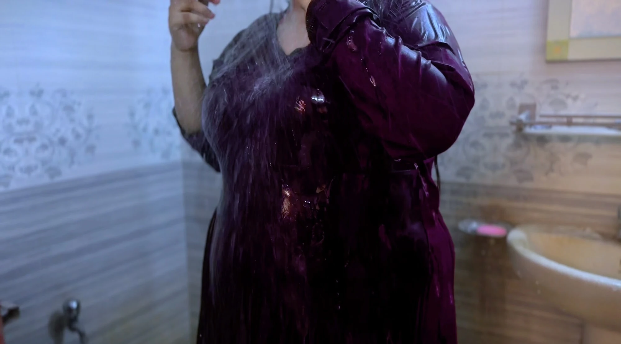 Wielki tyłek i duże cycki muzułmanin arabski gorąca dziewczyna w toalecie