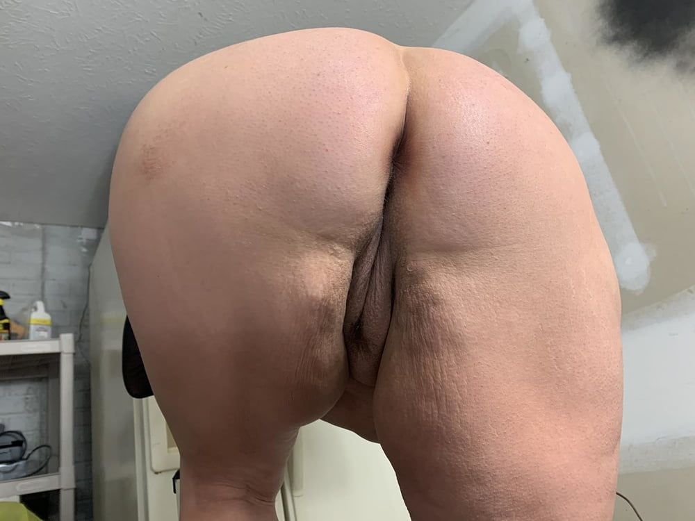 Sexy BBW Dat Ass in a Garage #30