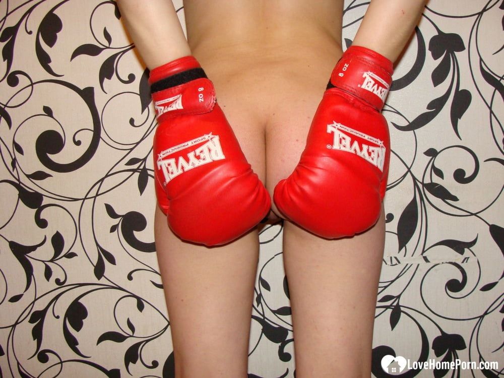 Naked boxer shows off her stunning body #48