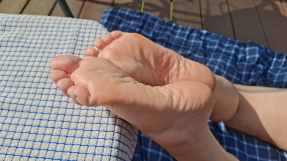 Cute feet in the sun #1 #3