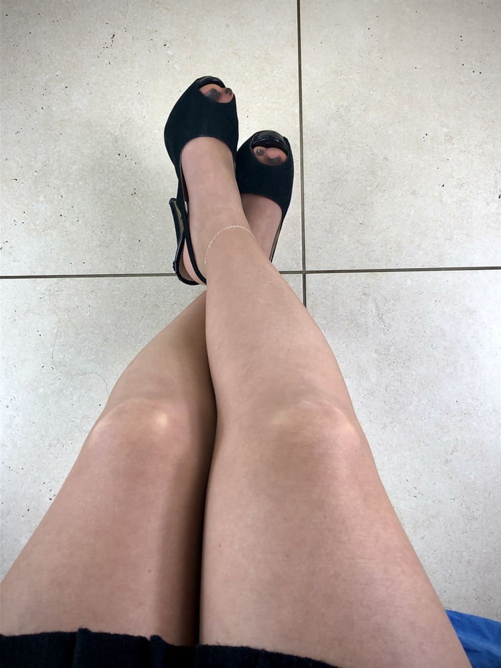 Giada Feet and Heels for a Night at The Club