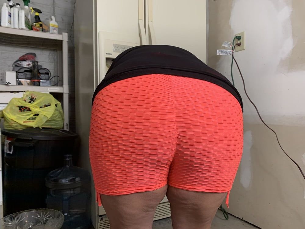 Sexy BBW Dat Ass in a Garage #52